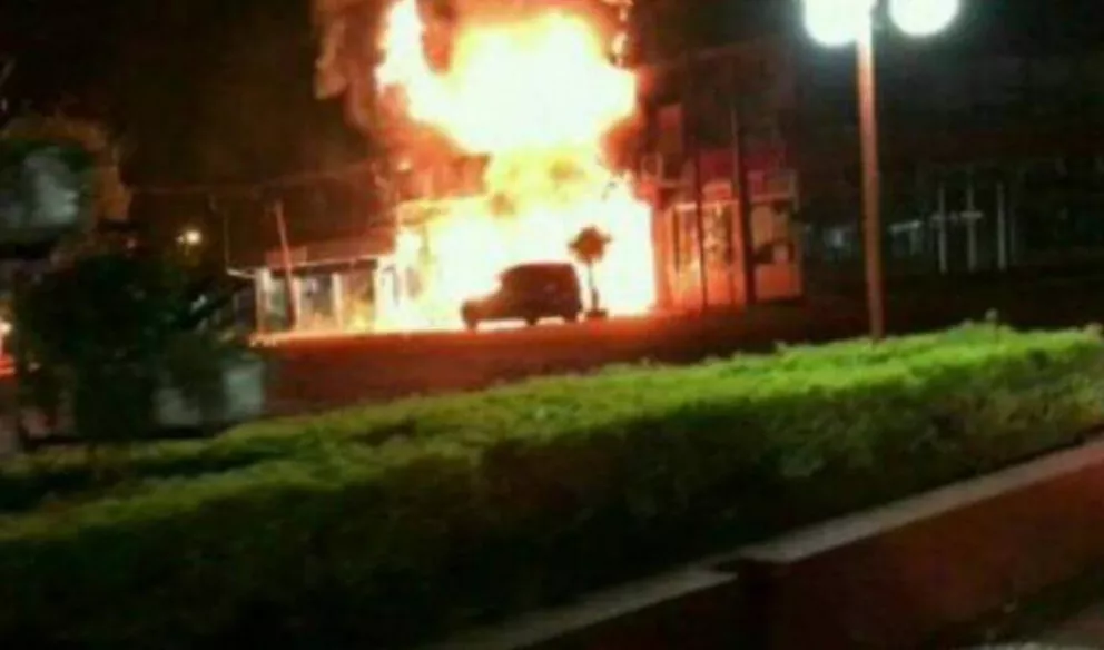 Puerto Esperanza: Supermercado chino fue consumido por un incendio
