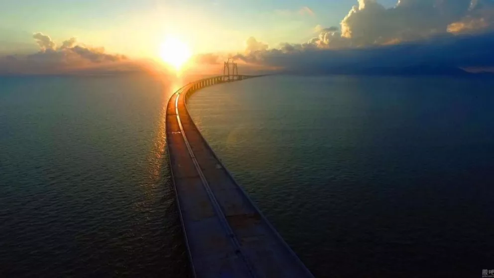 Inaugurarán el puente marítimo más largo del mundo con 55 kilómetros 