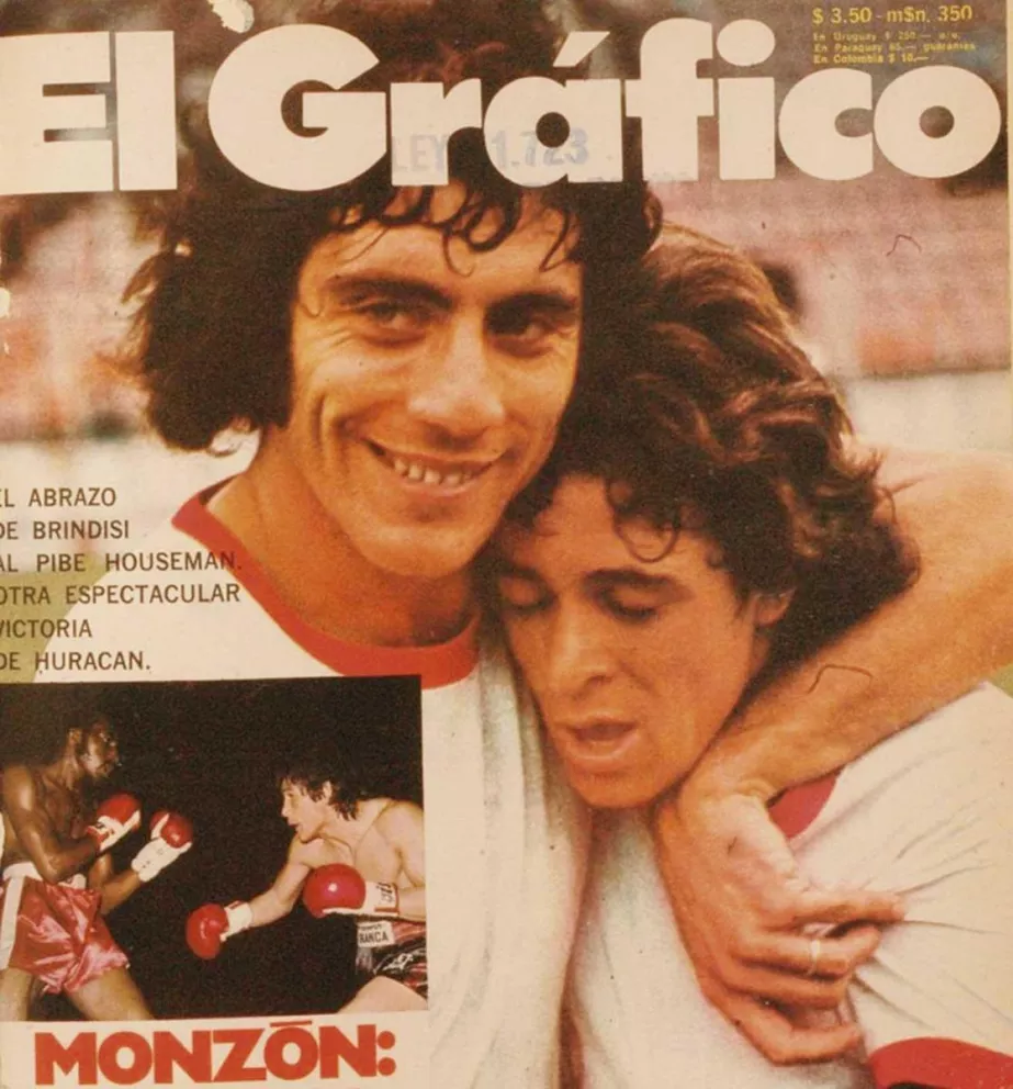 En la afamada revista El Gráfico, junto a Brindisi en el Huracán de 1973.
