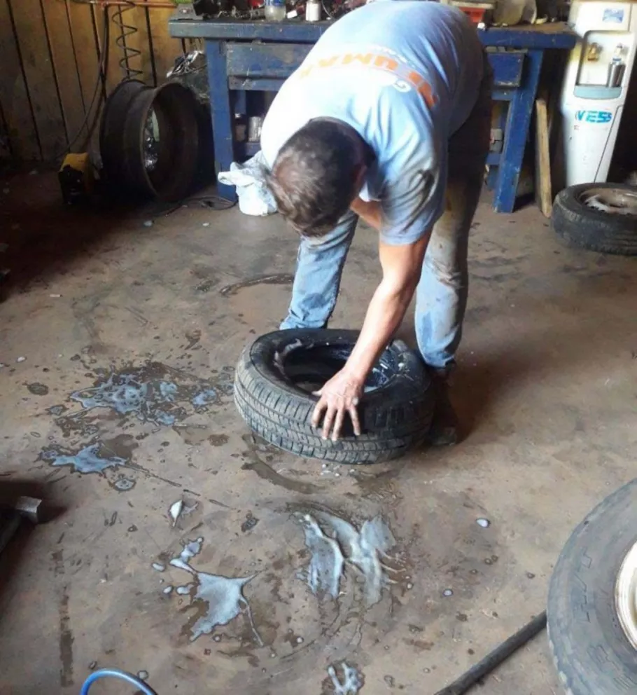 Policía secuestra neumáticos comprados en Paraguay con destino a Brasil