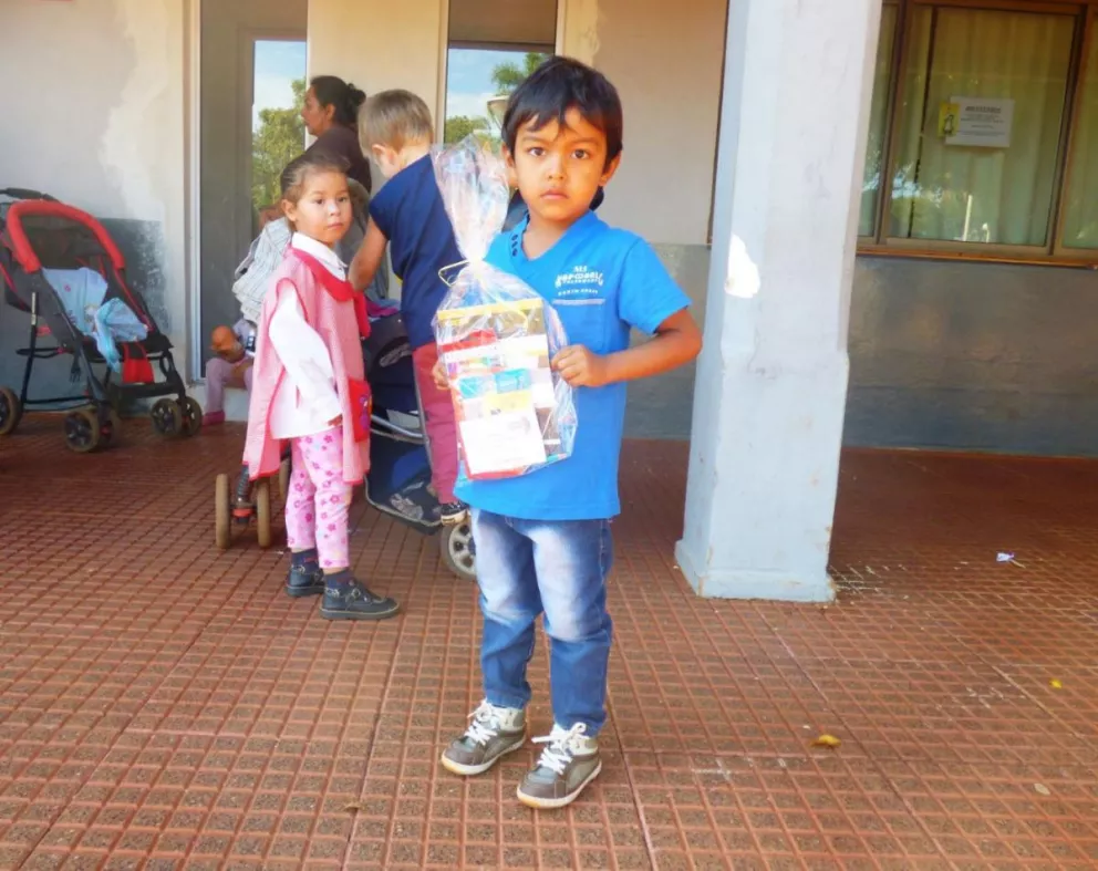 En Campo Grande entregan útiles escolares a familias de pueblos originarios