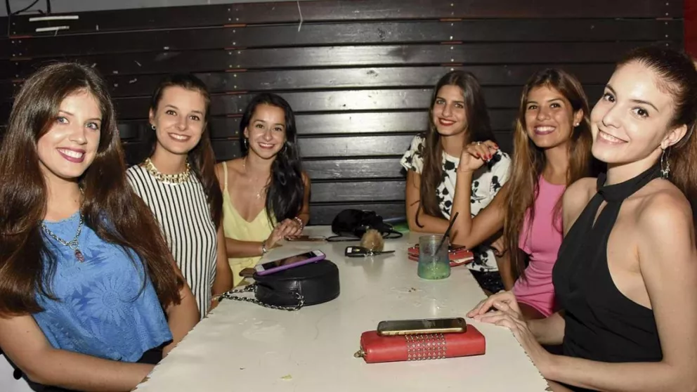 Agustina Goncalvez, Maira Fini, Marikena Acosta, Janise Jeanneret, Victoria Ortiz  y Florencia Bueno.