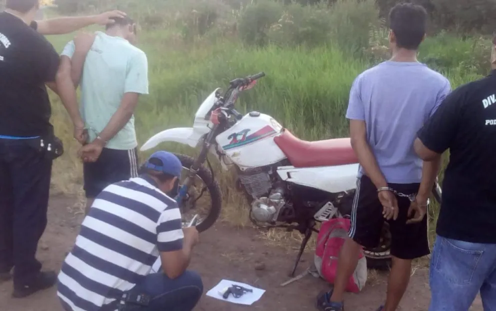 Hermanos motochorros atrapados en plena huida en ruta 14