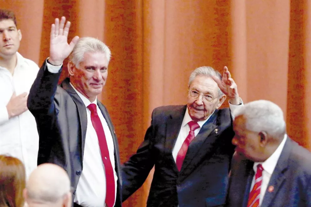 Asumió Díaz-Canel y dijo que Castro tomará las decisiones más cruciales