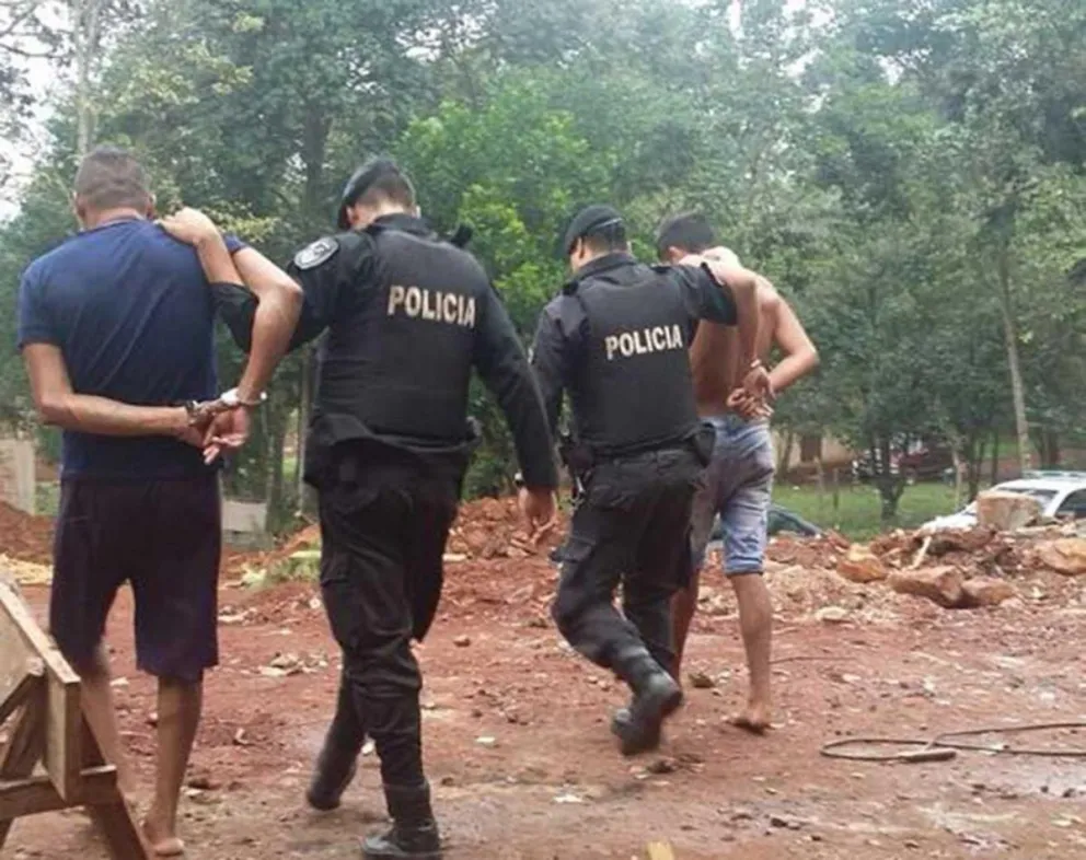 Según indicaron, los detenidos son de El Soberbio y uno de ellos es menor.