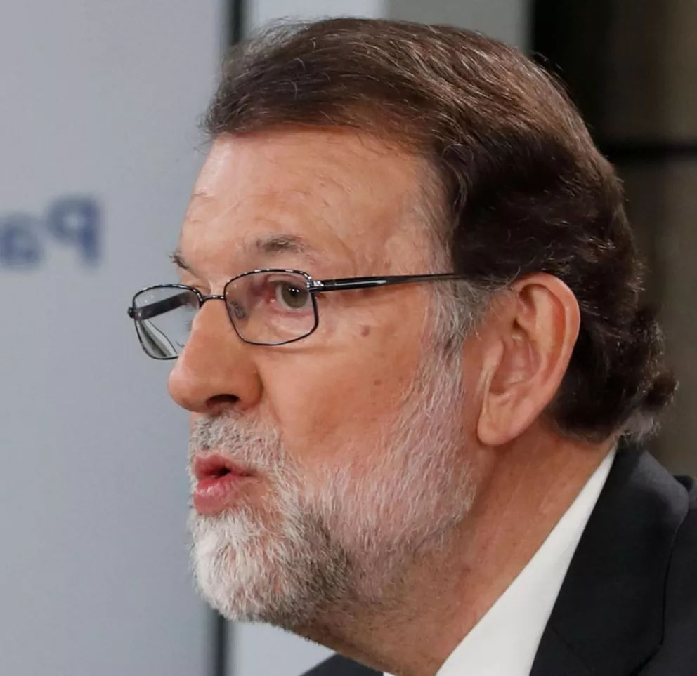 Opositores cargan contra Rajoy, quien dijo que no dimitirá 