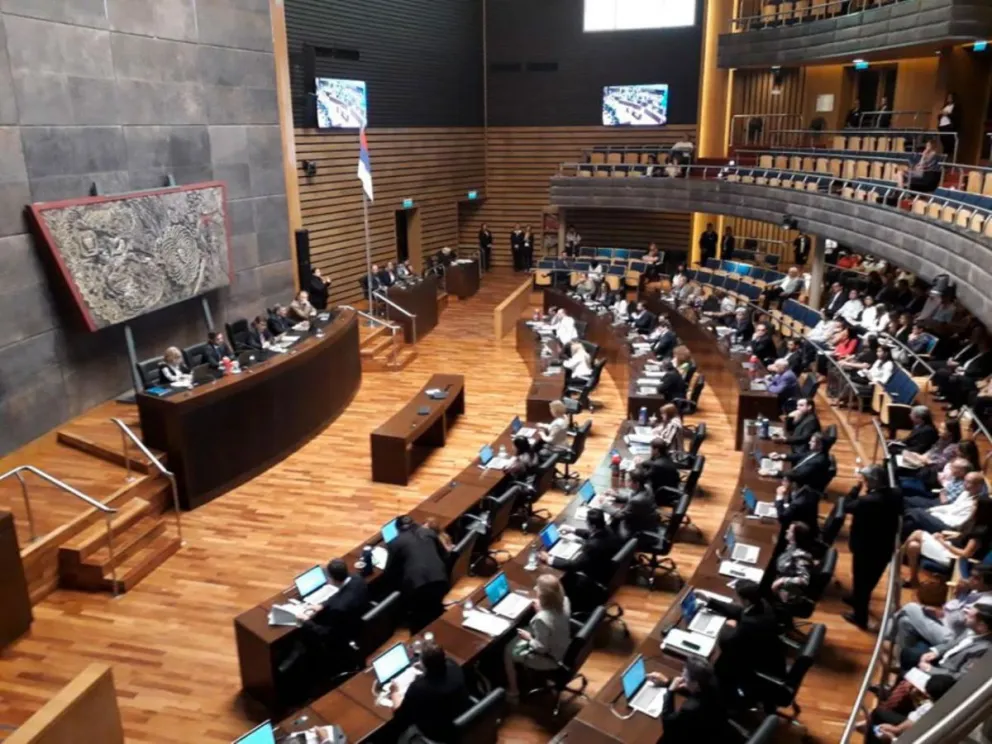 Debatirán tres proyectos sobre paridad de género en elecciones