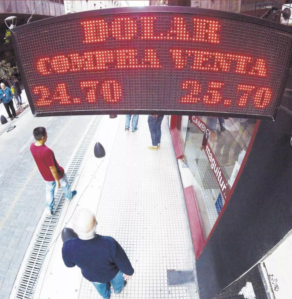 El dólar sigue presionando por la incertidumbre con las Lebac.