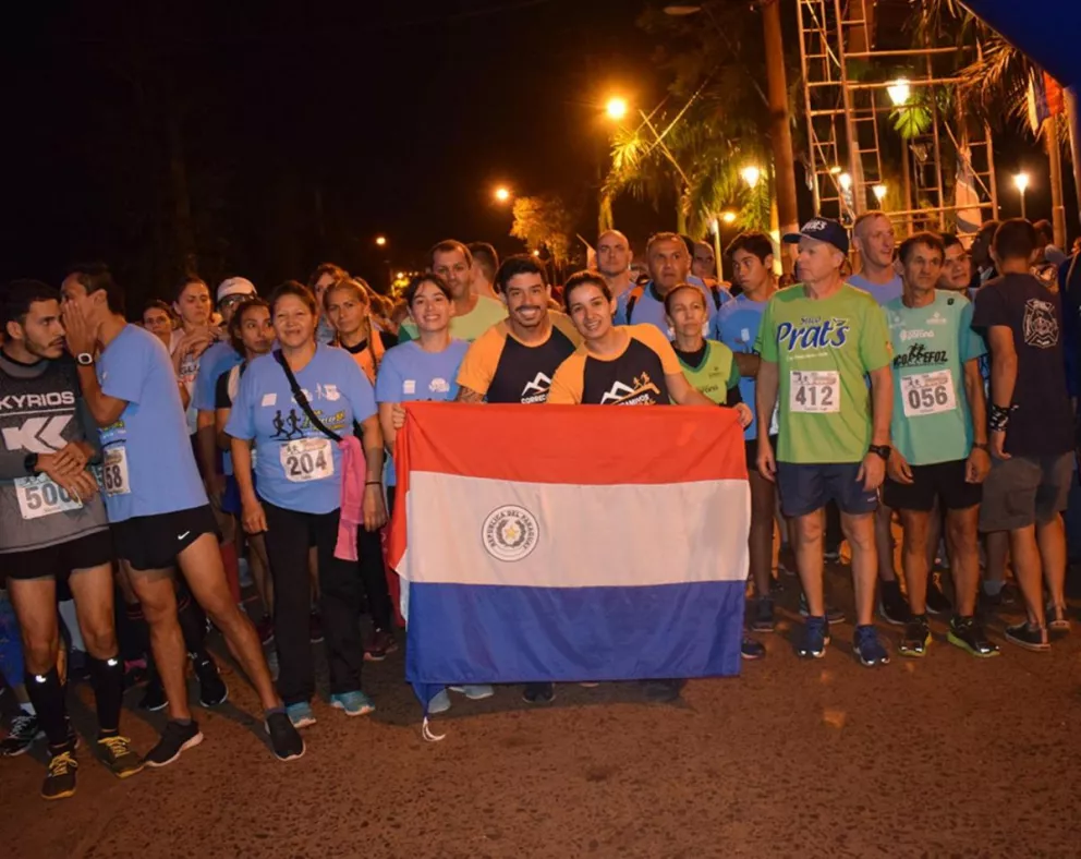 Casi 500 corredores participaron de la carrera Nocturna 8k en Iguazú