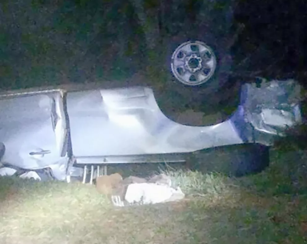 Accidente Fatal en Apóstoles: dos fallecidos tras volcar una camioneta