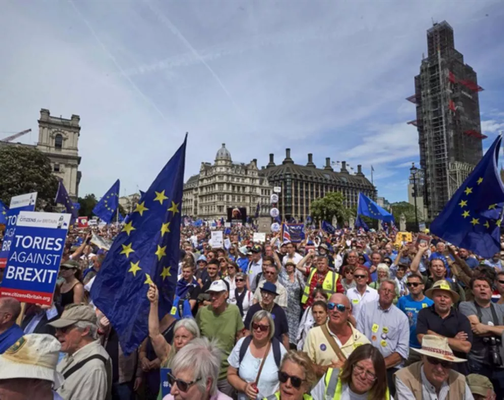 Brexit: miles de personas marcharon para pedir una nueva votación 