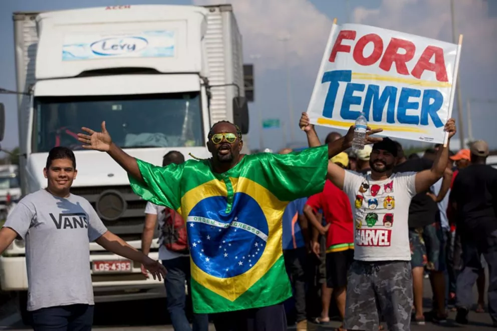 Sigue la protesta de camioneros en el Brasil pese al acuerdo