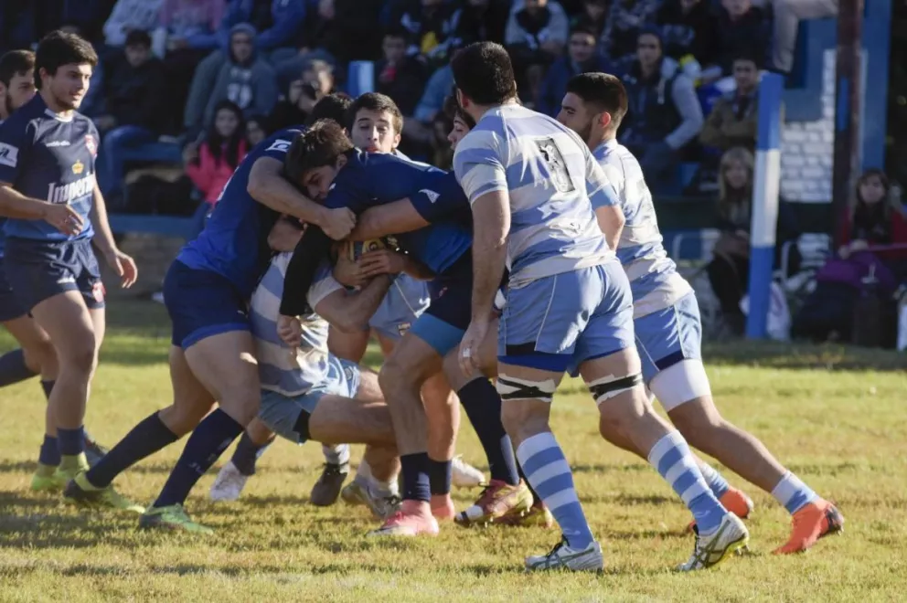 Capri bajó al líder del torneo regional de rugby