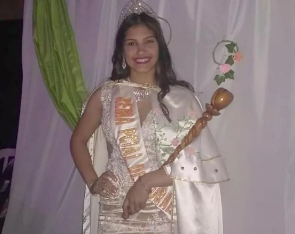 De Candelaria, Fernanda Villalba se coronó Reina de la Fiesta Provincial del Durazno