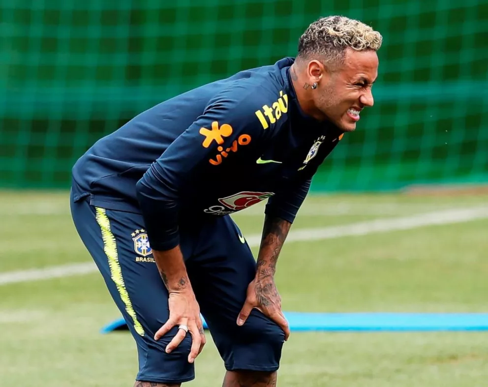 Neymar no entrenó y encendió las alarmas en Brasil