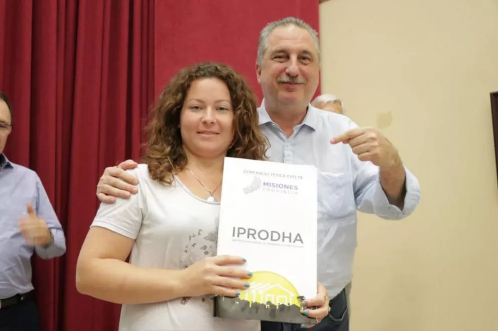 Passalacqua lanzó en Leandro N. Alem el programa Arreglo mi casa junto al Iprodha