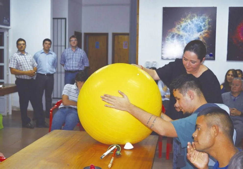 Jóvenes no videntes fueron parte de una velada astronómica