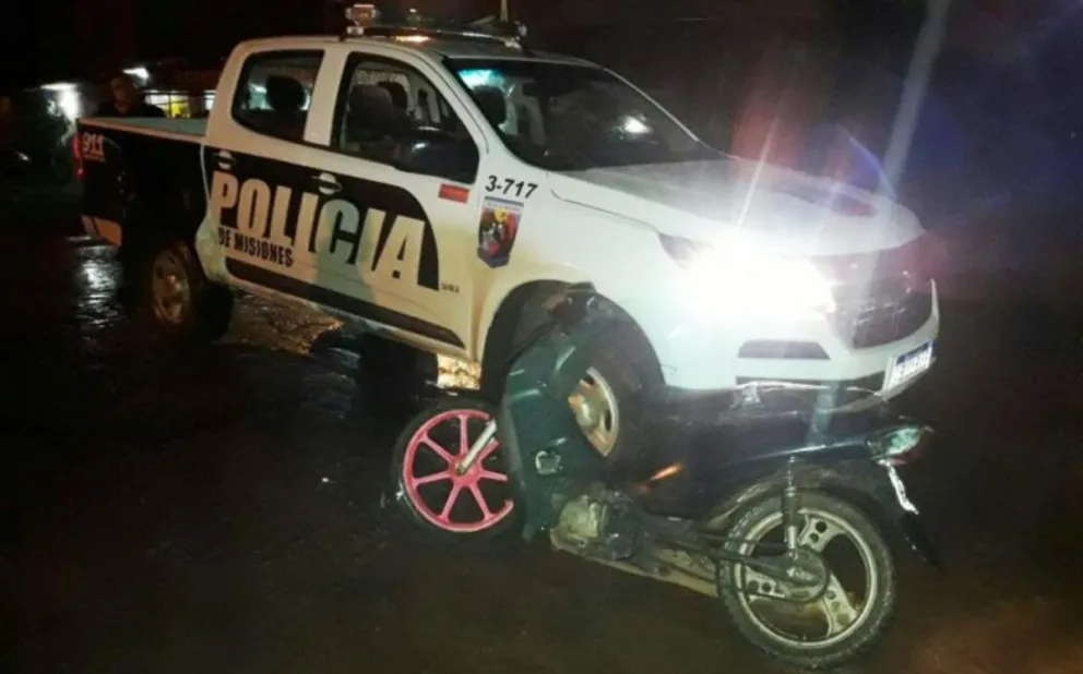 Investigan a policías tras control vial por disparo que hirió a motoquero