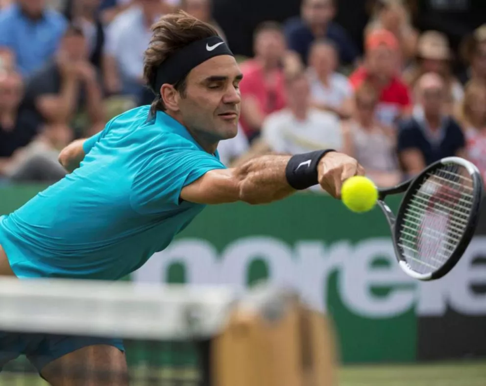 Federer llegó a la final en Stuttgart y recuperó el número uno del ranking mundial