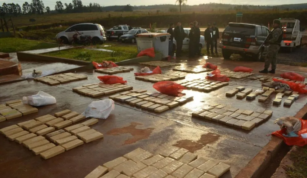 Policía interceptó una camioneta con casi 500 kilogramos de marihuana