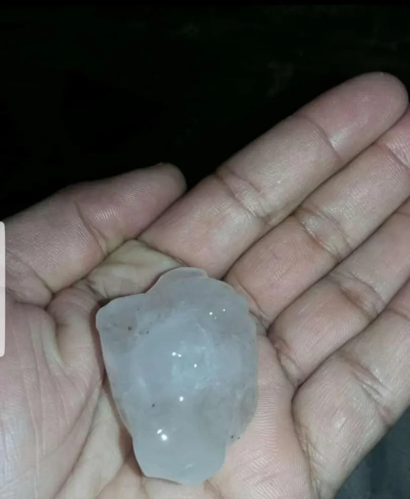 También cayó granizo en Gobernador Roca y se renovó la alerta meteorológica 