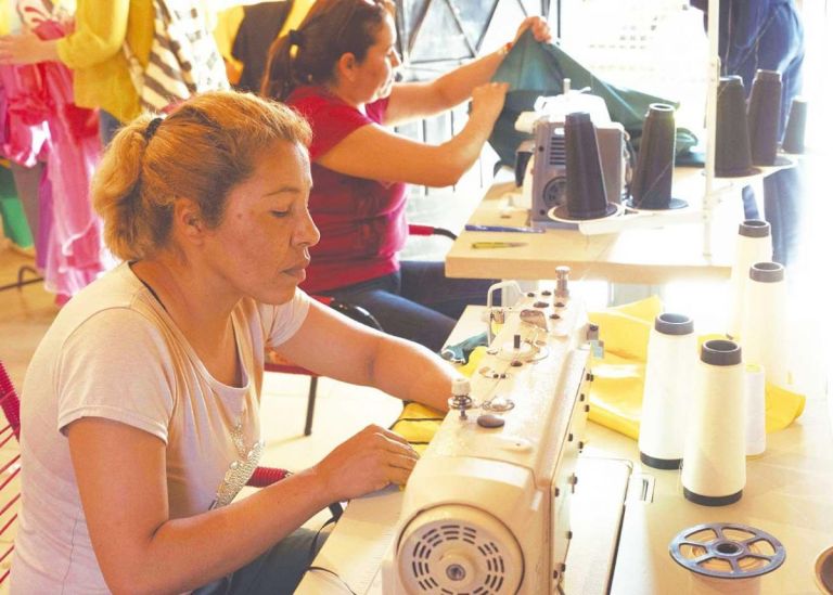 Abrió un taller textil en su casa y se convirtió en un éxito EL TERRITORIO noticias de Misiones Abrió un taller textil en su casa y se convirtió en un éxito EL TERRITORIO noticias de Misiones