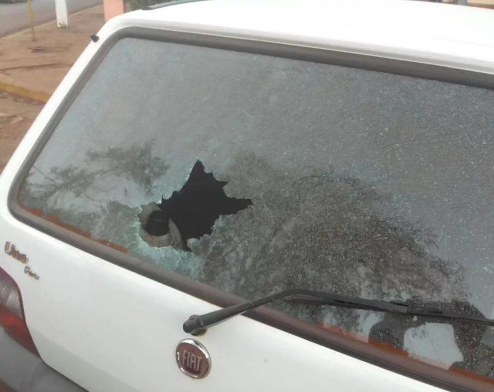 En Eldorado, jóvenes atacaron con piedras a un remisero: un detenido 