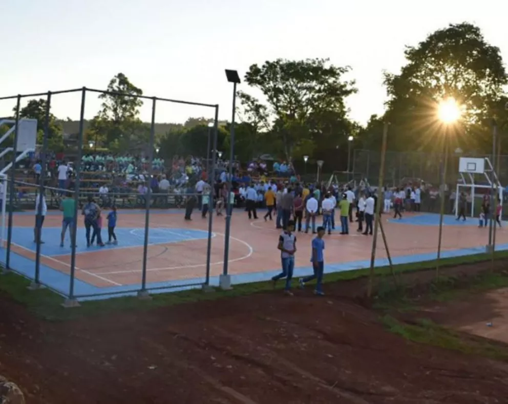 San Pedro: Realizaron entrega de playón deportivo en Paraíso