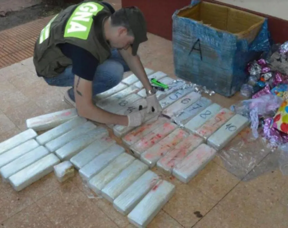 Enviaba droga dentro de cajas con cotillón y terminó tras las rejas