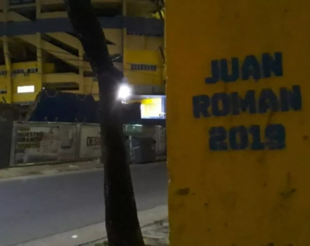 "Juan Román 2019", las enigmáticas pintadas en los alrededores de la Bombonera
