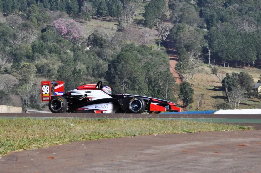 Fernández marcó su segunda pole anual en la Fórmula Renualt 2.0