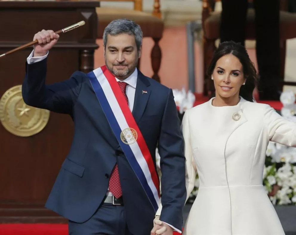 Abdo asumió como presidente de Paraguay y Cartes evitó el traspaso de mando 