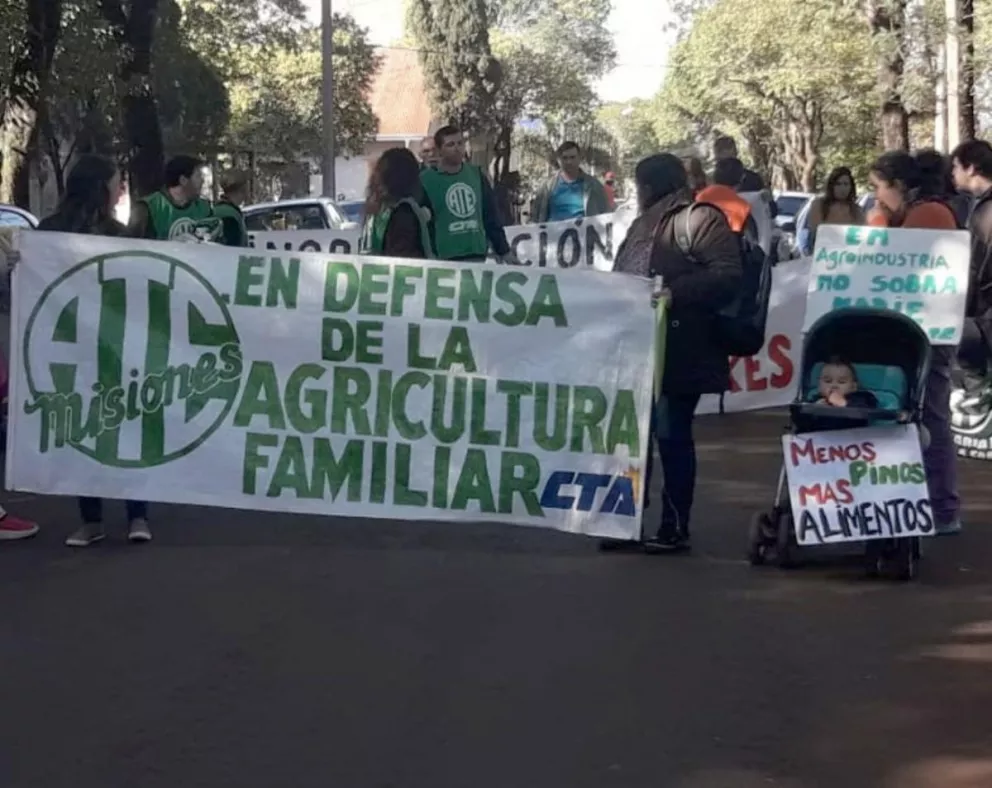 Marcha de trabajadores de la Subsecretaría de Agricultura Familiar
