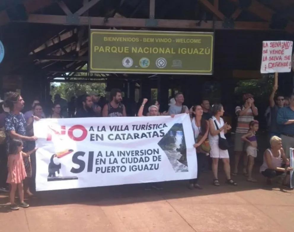 Vecinos de Iguazú se manifiestan en rechazo a las villas turísticas 
