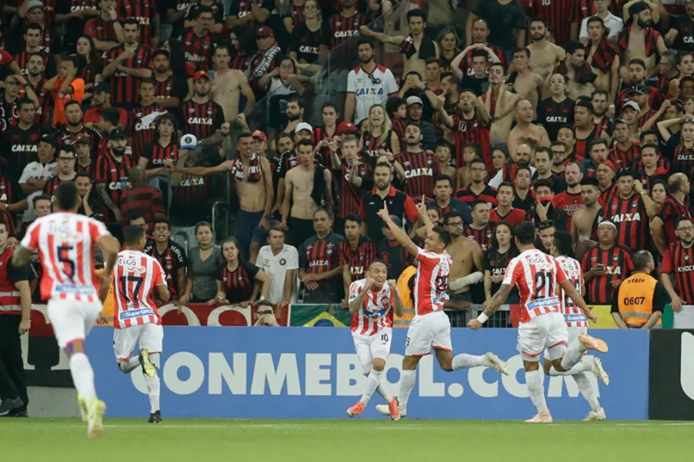 Paranaense gritó campeón de la Sudamericana y será rival de River en la Recopa