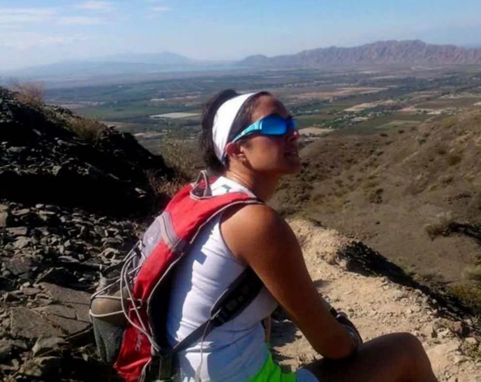 Tragedia en San Juan: una mujer que hacía trekking cayó 30 metros al vacío y murió