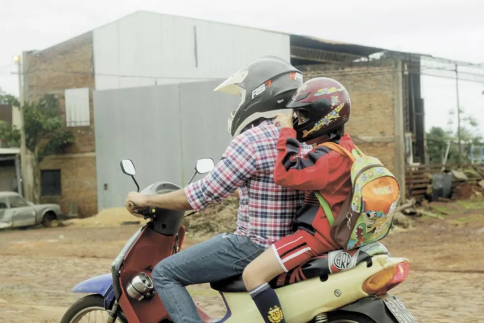 Autorizan a jóvenes de 17 años a conducir motos de hasta 150 cc