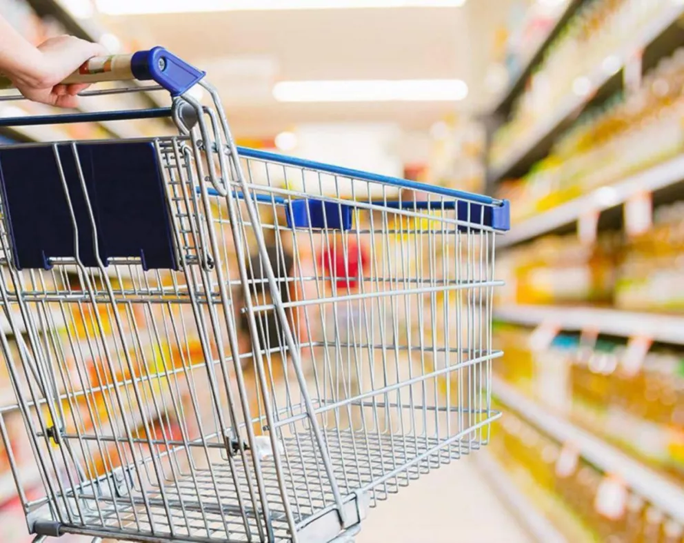 El consumo cayó 2,3% en agosto, por el impacto de la inflación