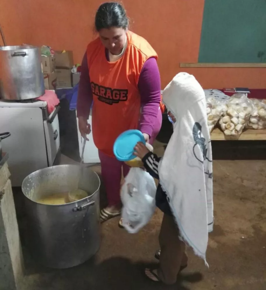 Esperan leche y juguetes en comedor de villa de emergencia