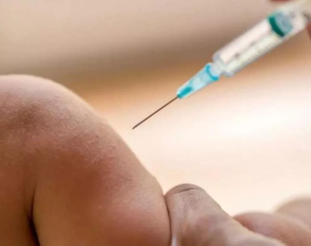 Meningitis: suspenden la vacuna en chicos de 11 años