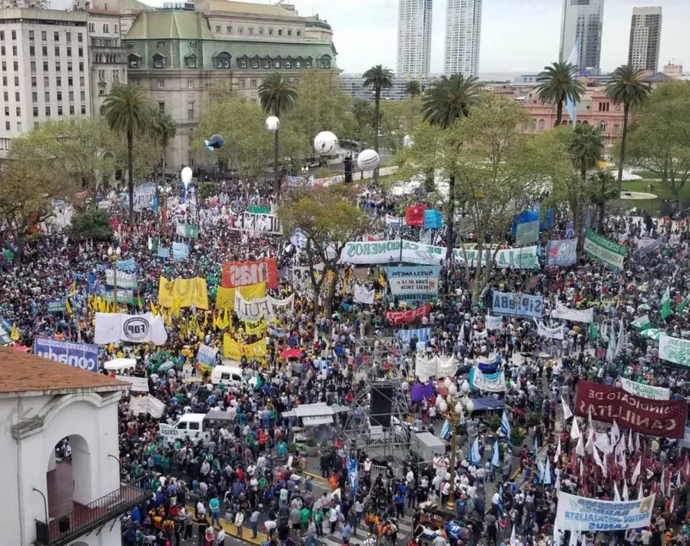 En Buenos Aires ayer hubo una manifestación masiva hacia Plaza de Mayo.