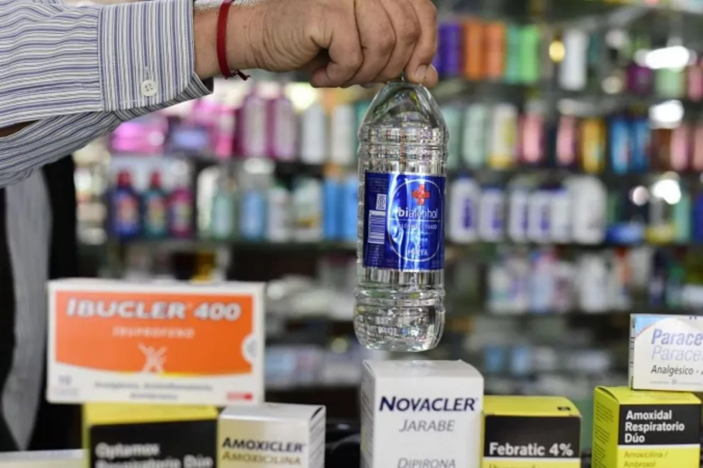 Bacteria: aumentó la demanda de alcohol en gel en farmacias de Posadas