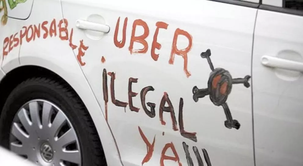 Taxistas y remiseros molestos por el arribo de Uber a Iguazú