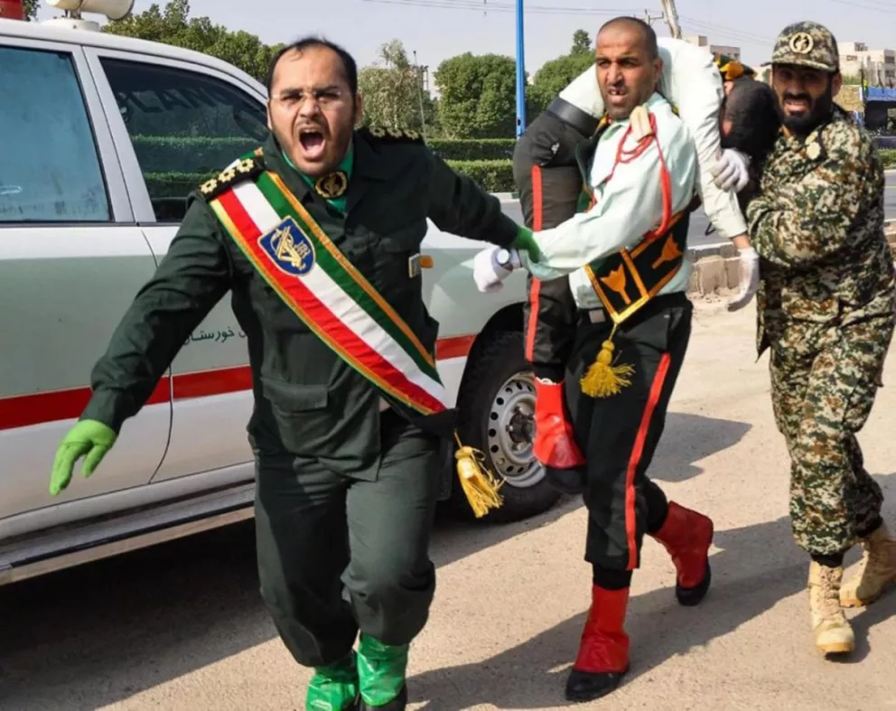 Al menos 24 muertos en atentado contra un desfile militar en Irán