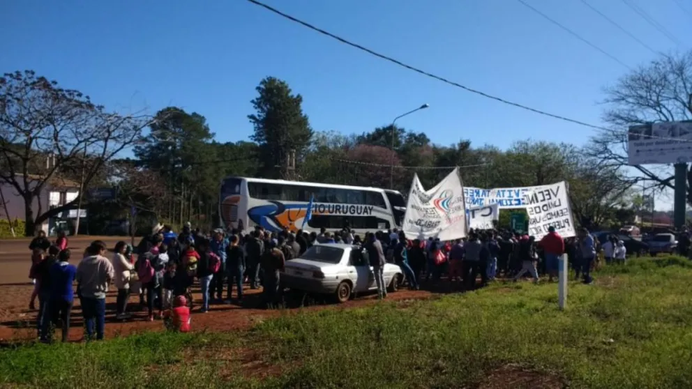 Tareferos listos para el corte de ruta en Jardín América