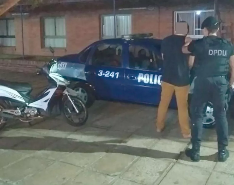 Sorprenden a joven robando una moto en pleno centro de Posadas 