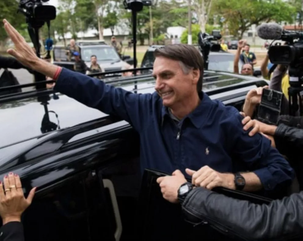 Elecciones en Brasil: Bolsonaro saca una abrumadora ventaja pero habría segunda vuelta