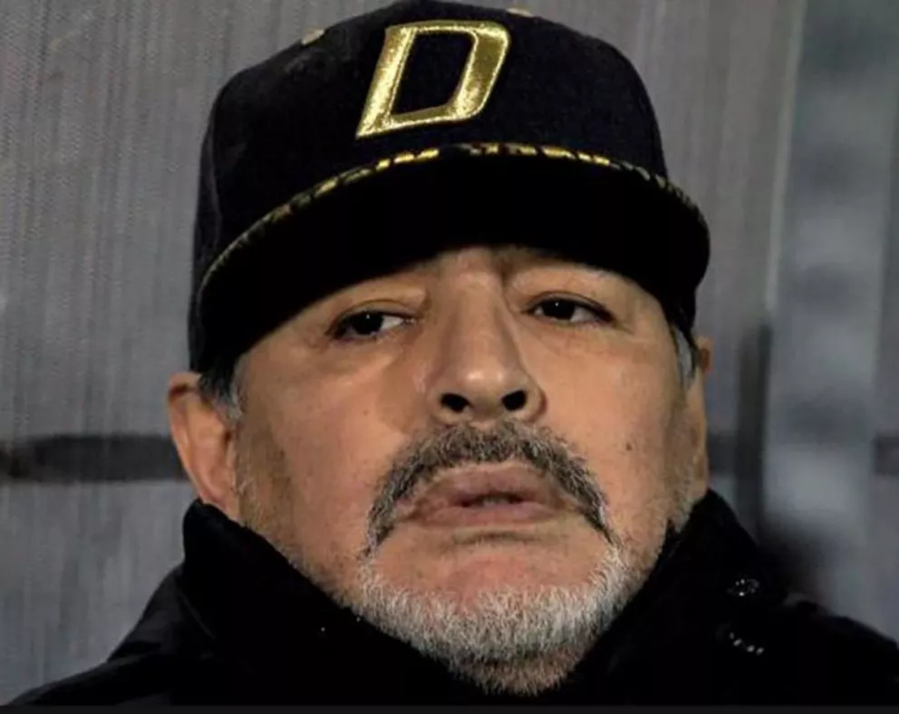 Los Dorados de Maradona, humillados: perdieron 6 a 3, están últimos y Diego se fue antes enojado