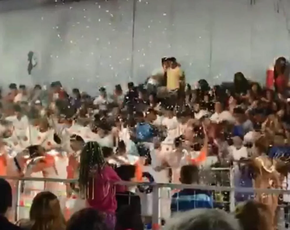 Se desplomó una tribuna en un carnaval en Córdoba: hay más de 30 heridos