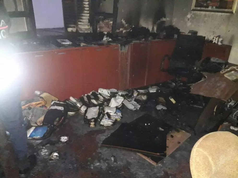 Cortocircuito en una computadora provocó incendio en el Ministerio de Hacienda